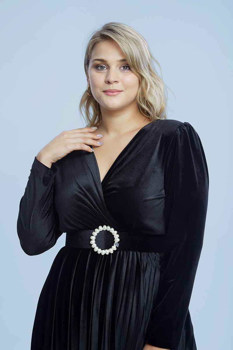 Black plus size velvet long sleeve midi dress