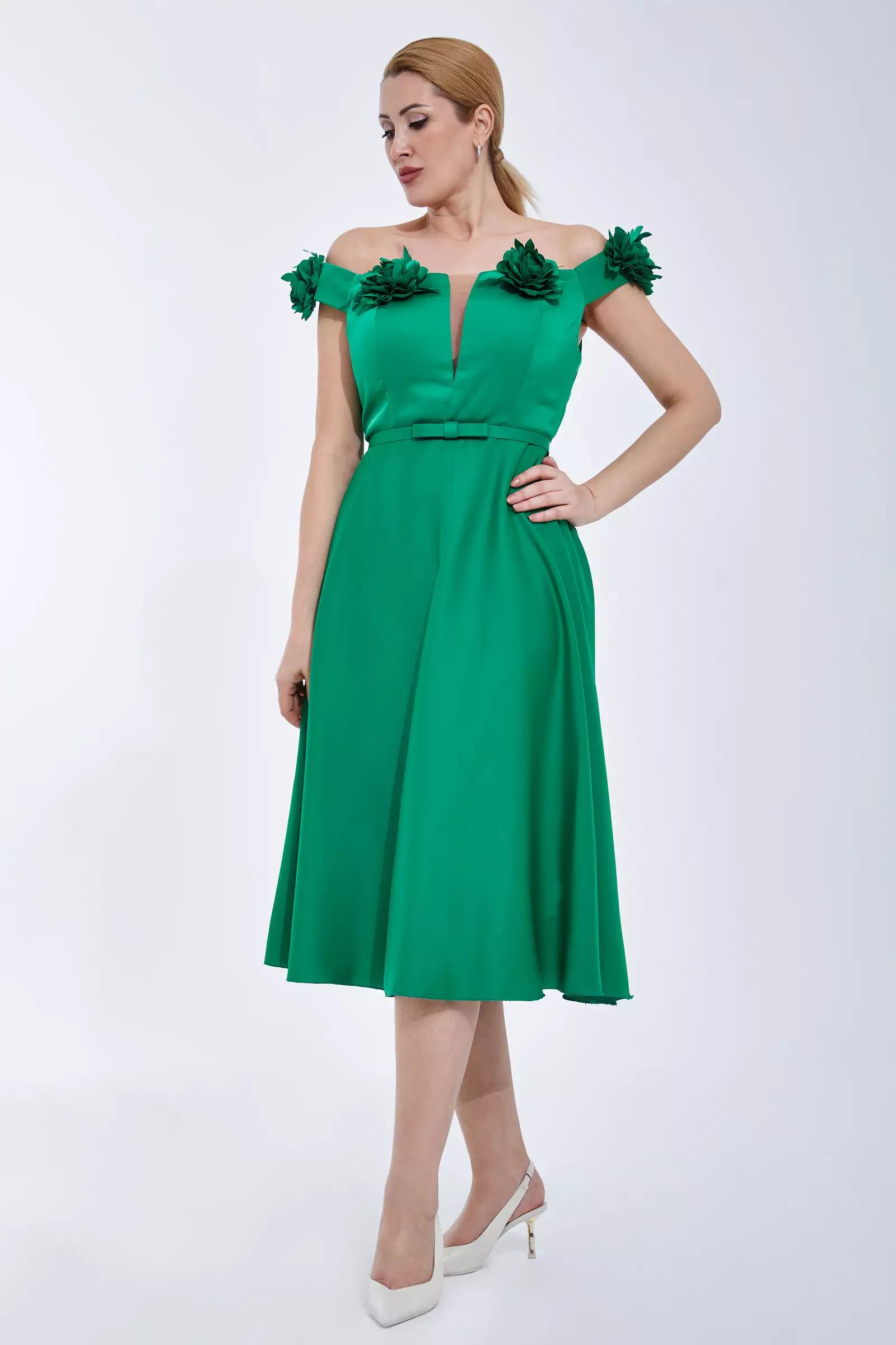 Green plus size satin sleeveless midi dress