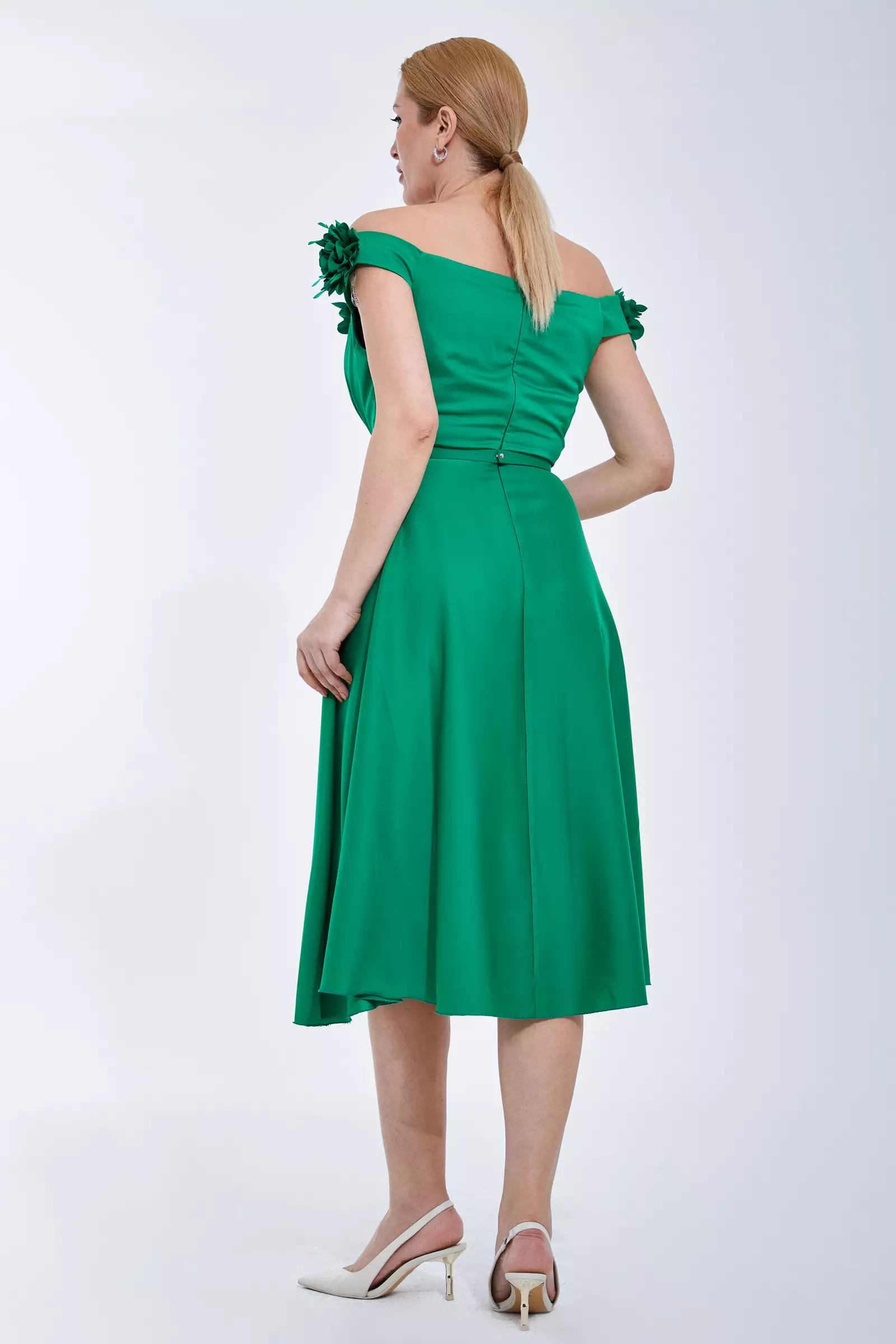 Green plus size satin sleeveless midi dress