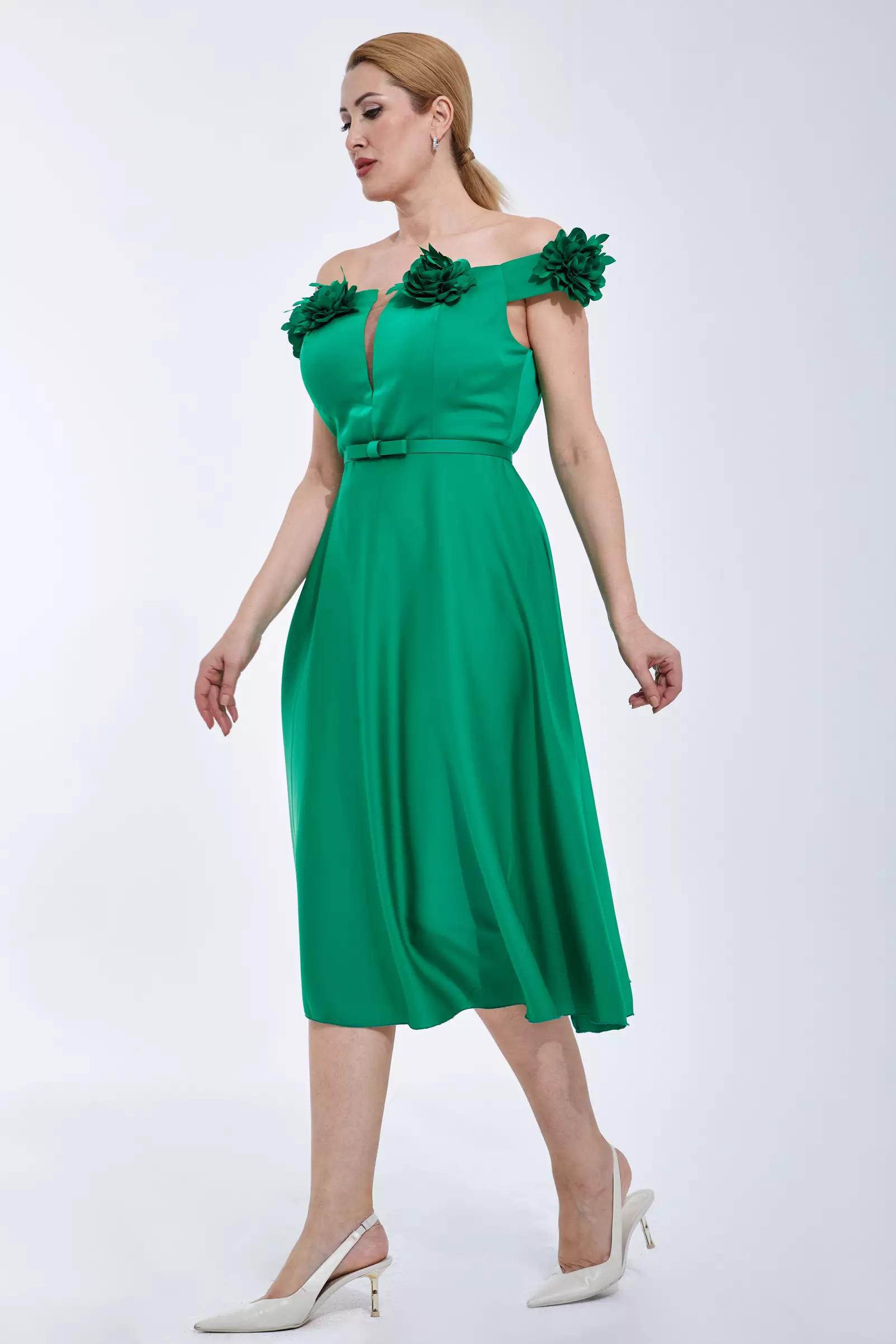 Green plus size satin sleeveless midi dress